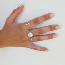 Load image into Gallery viewer, Anillo Arona Bianco - Molto Amore Co.