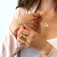 Carica l'immagine nel visualizzatore di Gallery, Anillo World Dorado - Molto Amore Co.